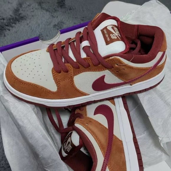 Nike Dunk - Picture 1 of 6